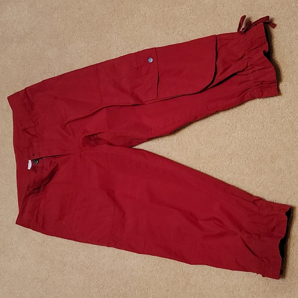 ***SOLD***   London Jean red Capri cargo pants